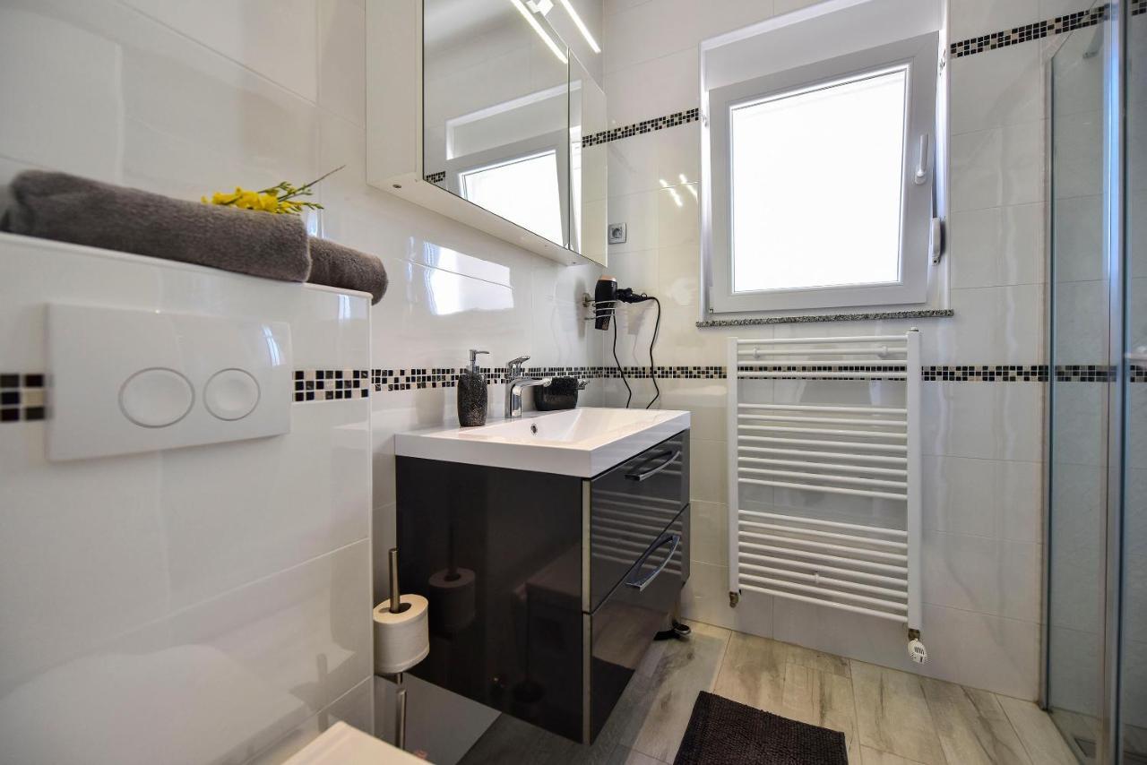 Moderner Bungalow Mit Meerblick Lun  Kültér fotó